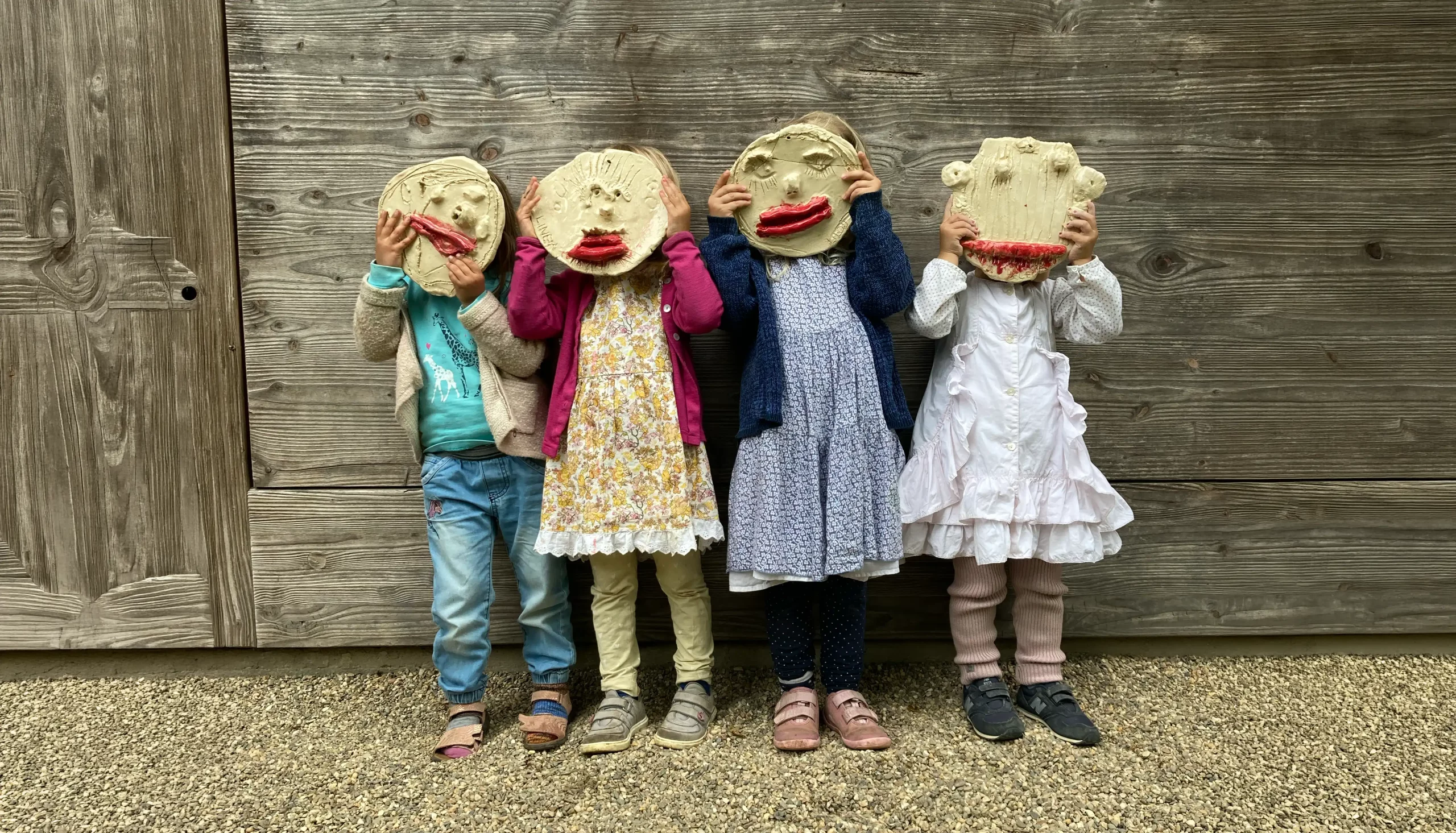 Kinderworkshop-Masken-Ton-scaled.webp